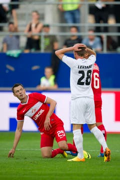 St.Gallens Verteidiger Ermin Lenjani nach einem Foulpfiff des Schiedsrichters. (Bild: Michel Canonica)