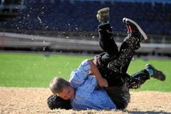 Jungschwinger zeigen ihr Können in der Arene de la Broye. (Bild: swiss-image.ch)