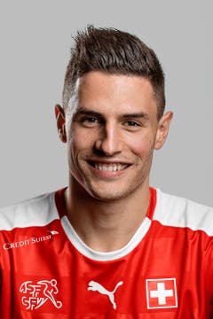 Fabian Schär, Innenverteidiger, Note: 5. Trotz einer gelben Karte in der 5. Minute bleibt er gelassen, steht bei Flanken der Nordiren richtig. (Bild: Gaetan Bally/Keystone)