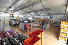 Auf dem Gelände gibt es eine eigene Migros-Filiale. (Bild: Mario Testa)