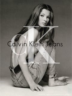 Der Durchbruch: Anfangs der 90er wurde Kate Moss zur Werbeikone von Calvin Klein. Mit viel nackter Haut warb sie - noch keine 20 - für Parfüms, Unterhosen und Jeans des Labes. (Bild: Calvin Klein/Patrick Demarchelier)