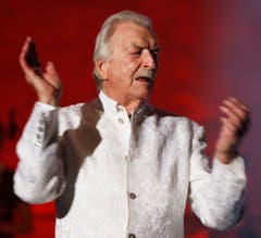 Bandleader und Komponist James Last begeistert das Publikum am 13. Mai 2009 im Zürcher Hallenstadion. (Bild: Keystone)