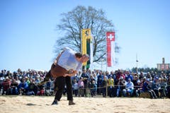 Arnold Forrer (hinten) gegen den Ottenberger Domenic Schneider. (Bild: Keystone)