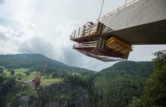 Täfers - Taminabrücke im Bau (Bild: Ralph Ribi)