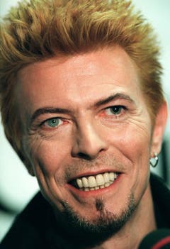 Der Mann mit den zwei verschiedenen Augen: Wegen einer Schlägerei in seiner Jugend hatte David Bowie (hier in einer Aufnahme von 1997) in einem Auge eine stark vergrösserte Pupille. (Bild: Keystone)