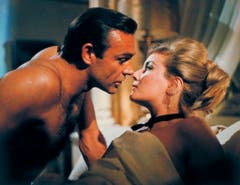 Im Bett mit Sean Connery: Daniela Bianchi als Tatiana Romanova in «From Russia with Love» (1963). (Bild: Keystone)
