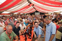 SCHWINGEN, SCHWINGFEST, EIDGENOESSISCHES SCHWING- UND AELPLERFEST ESTAVAYER 2016, ESAF, FETE FEDERALE DE LUTTE ET DES JEUX ALPESTRES, FESTA FEDERALE DEI LOTTATORI E DEGLI ALPIGIANI, (Bild: Keystone)