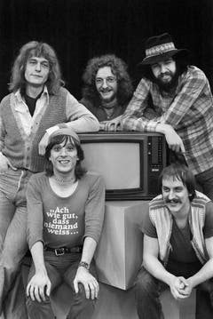 Die Schweizer Rockband Rumpelstilz in einer Aufnahme vom 12. April 1972. Hintere Reihe, von links nach rechts: Hanery Amman, Schifer Schafer und Milan Popovich, vorne links sitzt Polo Hofer, rechts Kuere Guedel. (Bild: Archiv Keystone)