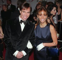 Tommy Hilfiger mit seiner ersten Frau Susie Hilfiger an seiner Modeschau im Jahr 1996. Mit ihr hat er vier Kinder: Alexandria, Richard, Elizabeth und Kathleen. (Bild: Keystone)