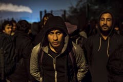 Fotograf Zalmai - selber ehemaliger Flüchtling - hat die Räumung des «Dschungel von Calais», einem riesigen, illegalen Flüchtlingslager in Frankreich fotografiert. Statt nach Grossbritannien weiterzureisen, werden Tausende Flüchtlinge auf Asylzentren in ganz Frankreich verteilt. Die Reportage des gebürtigen Kabulers gewinnt den 1. Preis in der Kategorie "Ausland". (Bild: Swiss Press Photo/Zalmai Ahad)