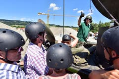 Zahlreiche Besucher kamen ans Panzertreffen nach Bürglen. (Bild: Mario Testa)