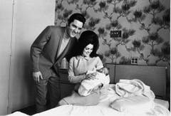 Ein knappes Jahr nach der Hochzeit kommt Lisa Marie zur Welt. Es ist das einzige Kind aus der Ehe mit Elvis. (Bild: Keystone)