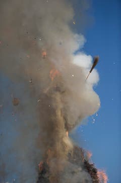 Erst nach 35 Minuten und 11 Sekunden explodiert der Böögg. (Bild: Urs Jaudas)