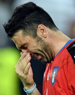 Gianluigi Buffon vergoss nach dem epischen Elfmeterscheissen gegen Deutschland bittere Tränen. (Bild: Keystone)