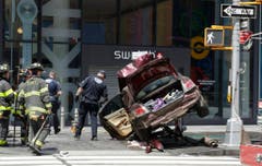 Vehicle strikes pedestrians in Times Square (Bild: Keystone)