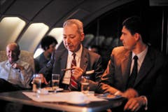 Rauchen erlaubt: Passagiere auf dem Oberdeck einer 747-257B der Swissair, 1978. (Bild: ETH-Bibliothek/Bildarchiv/Stiftung Luftbild Schweiz/Swissair)