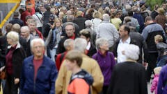 Schon am Eröffnungstag fanden viele Menschen den Weg an die Messe. (Bild: Keystone)