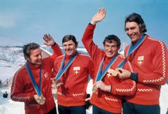 Edy Hubacher, Werner Camichel, Hans Leutenegger und Jean Wicki (v.l.) freuen sich über ihren Sieg. (Bild: Keystone/Str)