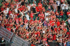 Fans von Spartak in Aktion. (Bild: Urs Bucher)