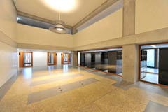 Die Mitarbeiter finden grosszügige Platzverhältnisse vor. (Bild: Hanspeter Schiess)