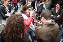 Freudentränen bei der frisch gekürten Apfelkönigin. (Bild: Benjamin Manser)