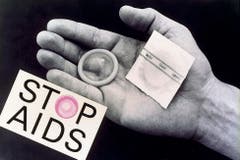 Undatiertes Plakat für die "Stop Aids"-Kampagne vom Bundesamt für Gesundheit. (Bild: Keystone)
