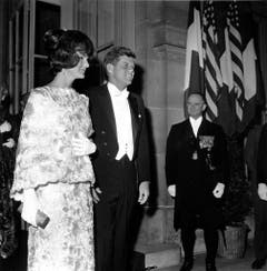 First Lady Jacqueline Kennedy und Präsident John Fitzgerald Kennedy am 31. Mai 1961 in Paris. (Bild: Keystone)