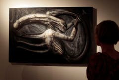 Giger wird weltweit mit seinen Alien-Figuren assoziert. (Bild: Keystone)