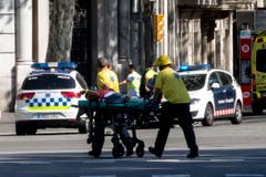 A van crashes into pedestrians in Barcelona (Bild: Keystone)