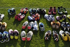 Wem gehört welcher Schuh? (Bild: Hanspeter Schiess)