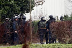 Police hunt for Charlie Hebdo suspects (Bild: Keystone)