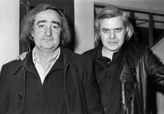 Regisseur Fredi M. Murer und HR Giger stellen am 29. Oktober 1981 ihre neuen Filme vor. Murer zeigt "A New Face of Debbie Harry by H.R. Giger" und Giger praesentiert "Giger's Alien". (Bild: Keystone)