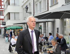 Harald Schmidt besichtigte vor der Abdankungsfeier alleine die Altstadt. (Bild: HANSPETER SCHIESS)
