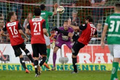 Eine turbulente Szene vor dem Aarauer Tor. (Bild: Keystone)