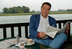 Ein Portrait von Udo Jürgens in Gottlieben. Bei einem Spaziergang in dieser Thurgauer Gemeinde brach der Entertainer am Sonntag zusammen und verstarb in der Folge. (Bild: Keystone)