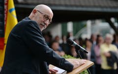 Der abtretende höchste Thurgauer, Bruno Lüscher, spricht am Empfang für Sonja Wiesmann. (Bild: Reto Martin)