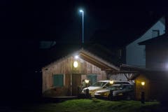 Hinter dem Gasthaus befindet sich das Party-Chalet, in dem die Feier abgehalten wurde. (Bild: Benjamin Manser)