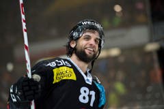 Der Bart als Glücksbringer: Berns Haudegen Thomas Rüfenacht avancierte im Playoff zu einem der wertvollsten Spieler seines Teams. (Bild: Keystone)