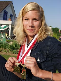 Ein Bild aus der Frühphase: 2002 wurde Linda Züblin Schweizer Meisterin im Siebenkampf. (Bild: Maya Mussilier)