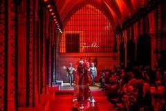 Guo Pei - Runway - Paris Women Fashion Week F/W 2017/18 (Bild: Keystone)