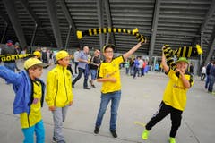 Fans vor dem Match. (Bild: Ralph Ribi)