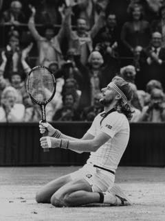 Was Hockeyspieler wissen, weiss Björn Borg schon lange: Der Schwede holte dank seines Glückspbartes fünfmal den Sieg am Grand-Slam-Turnier von Wimbledon. (Bild: Keystone)