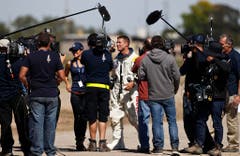 Medienrummel kurz nach der Landung. (Bild: Keystone)