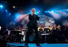 Der 77-jährige deutsche Bandleader James Last auf der Bühne, bei seinem fast ausverkauften Konzert "The Last Tour 2006" im Hallenstadion in Zürich, am 4. November 2006. (Bild: Keystone)