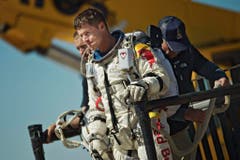 Enttäuscht: Felix Baumgartner nach dem Abbruch seines Rekordversuchs. Starke Winde vereitelten am 9. Oktober die kühnen Pläne des 43-Jährigen. (Bild: Keystone)