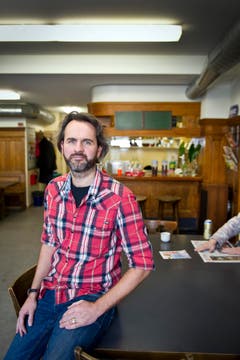 Dirk Rohweder, Leiter Gassenküche, St.Gallen: Die Wünsche eines Exil-Schleswig-Holsteiners: Der Gedanke liegt nahe, dass ich mir als sozial tätiger Mann eine gut funktionierende Integration aller Norddeutschen und woanders Herkommender wünschen könnte. Auch gut und wichtig, aber mein Herzenswunsch sieht anders aus. Lasst uns eine surfbare Welle im Bodensee errichten – das mit den Stegen ist doch einfach viel zu langweilig. (Bild: Keystone)