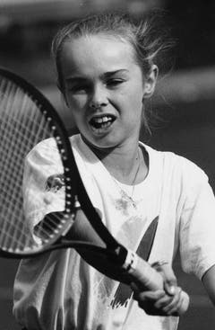 Martin Hingis im Februar 1991 in Trübbach. Nach der Scheidung ihrer Eltern zog sie 1988 mit ihrer Mutter Melanie Molitor ins Rheintal. (Bild: Keystone)
