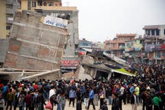 Nepal quake kills more than 1,800 and avalanches on Everest (Bild: Keystone)