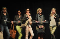Modisch gekleidet: Kim Wirth, Dominique Fischer, Rebecca Stecher, Vanessa Aleardi und Ladina Dörig. (Bild: Reto Martin)