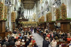 Die Kirche füllt sich vor der Einsetzungszeremonie für König Willem-Alexander. (Bild: Keystone)